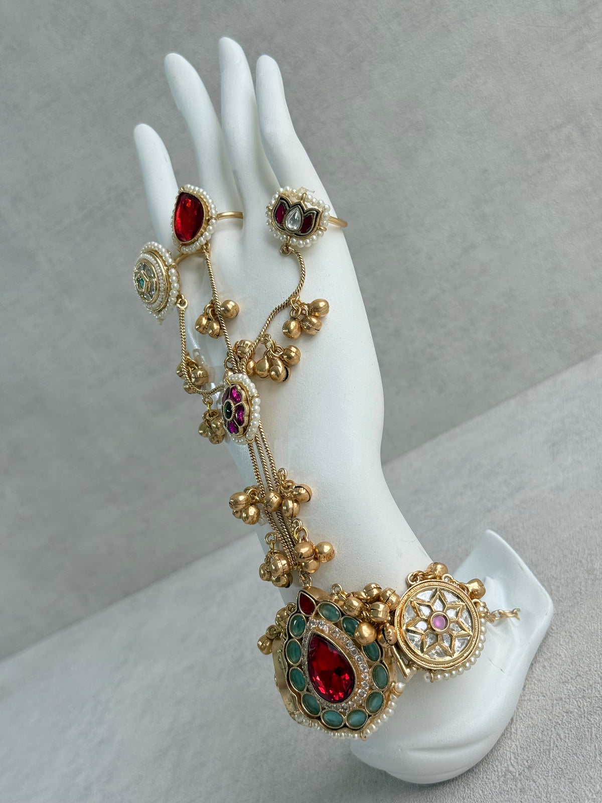 Ayura Designs Ekavira Haathphool Set of 2 – Kundan Style Hand Harness with Ruby Red, Rani Pink & Green Stones, Ghungroo Detailing & Pearls