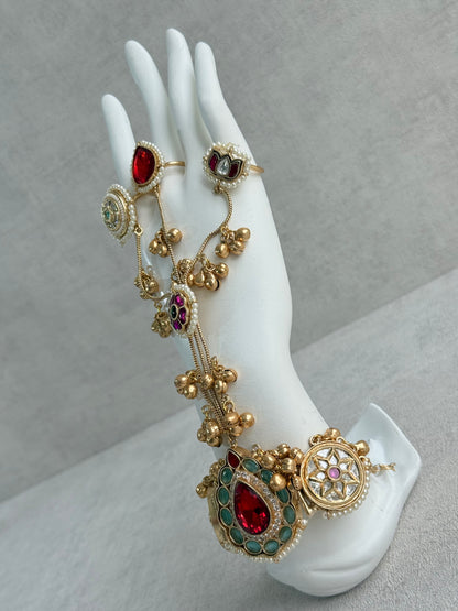 Ayura Designs Ekavira Haathphool Set of 2 – Kundan Style Hand Harness with Ruby Red, Rani Pink & Green Stones, Ghungroo Detailing & Pearls