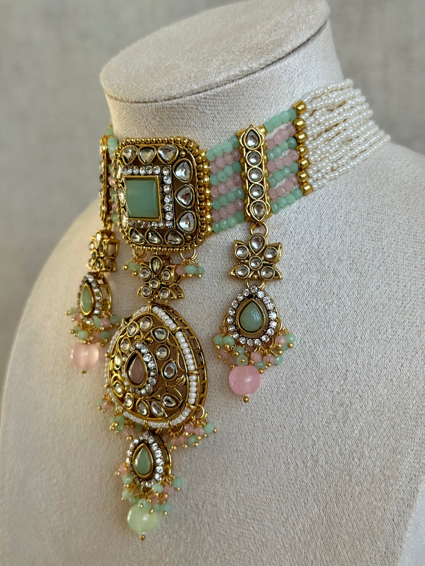 Ayura Designs Zarmeen Choker Set with Earrings & Tikka – Mirror-Cut Stones, Antique Gold Finish and Blush-Mint Beads
