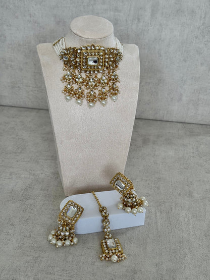 Ayura Designs Maya Choker Set – Luxurious Gold-Plated Kundan & Pearl Jewelry Ensemble with Choker, Earrings & Maang Tikka