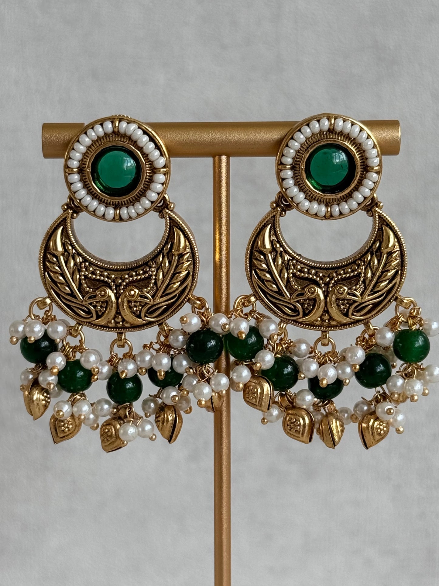 Ayura Designs Mehr Choker Set with Earrings & Tikka – Emerald Green Stones, Pearl Beads, Pearl Strands & Antique Gold Finish