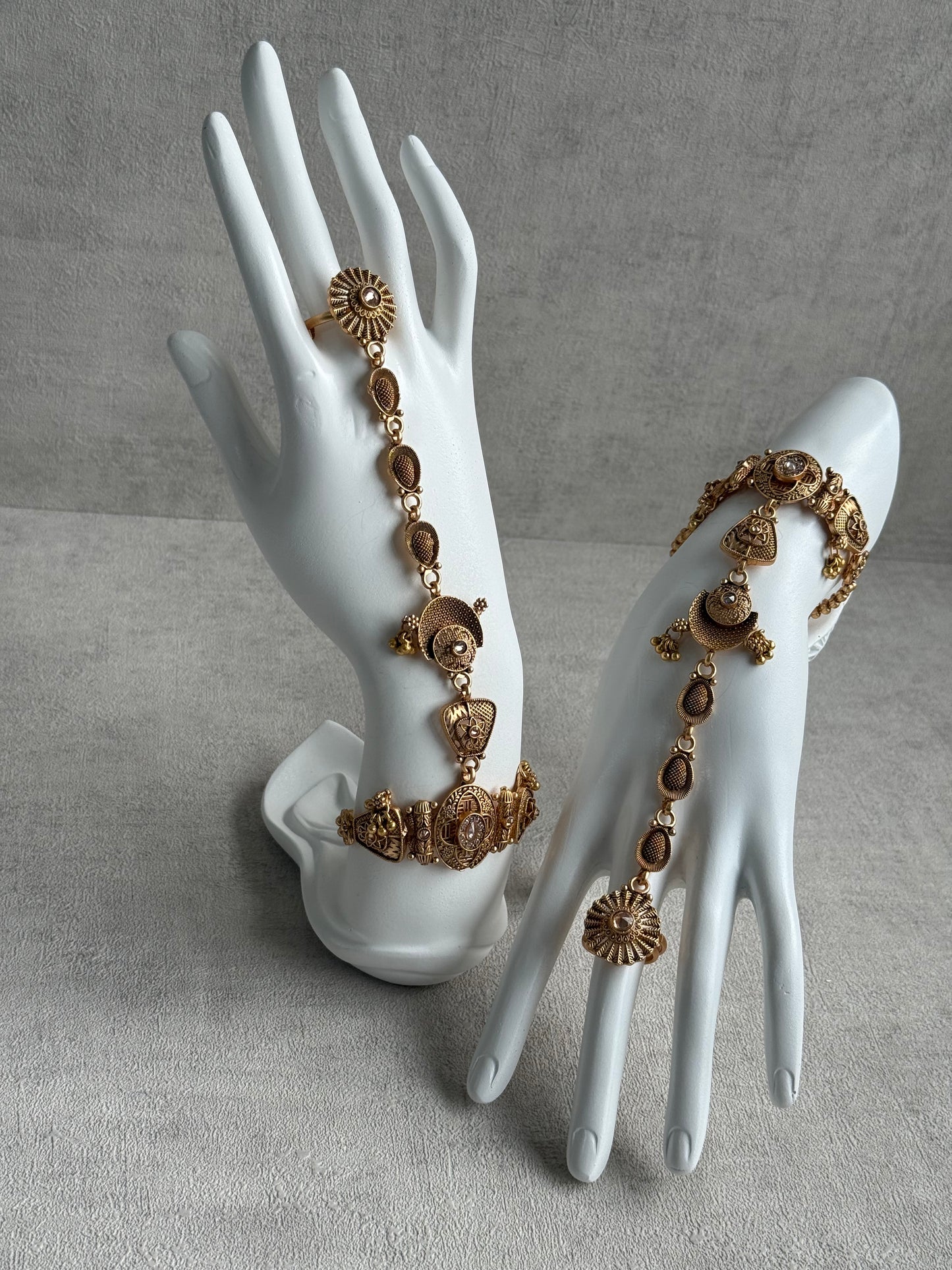 Ayura Designs Rewa Haathphool – Set of 2 Antique Gold Filigree Hand Ornament with Kundan Detailing