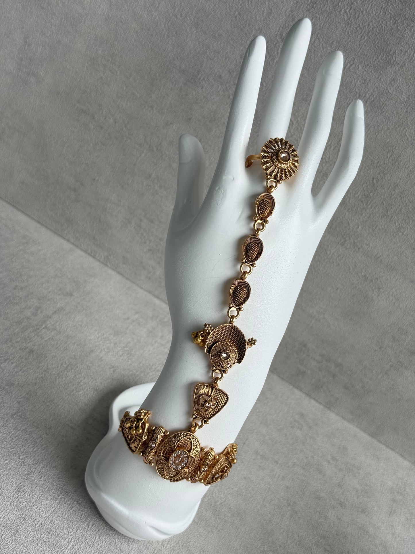 Ayura Designs Rewa Haathphool – Set of 2 Antique Gold Filigree Hand Ornament with Kundan Detailing