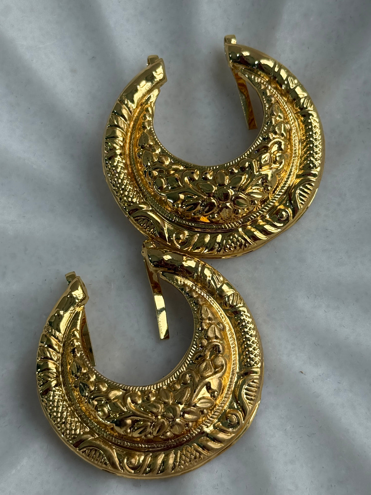 Ayura Designs Reeva Hair Pins – Embossed Crescent Moon Design & Gold Finish