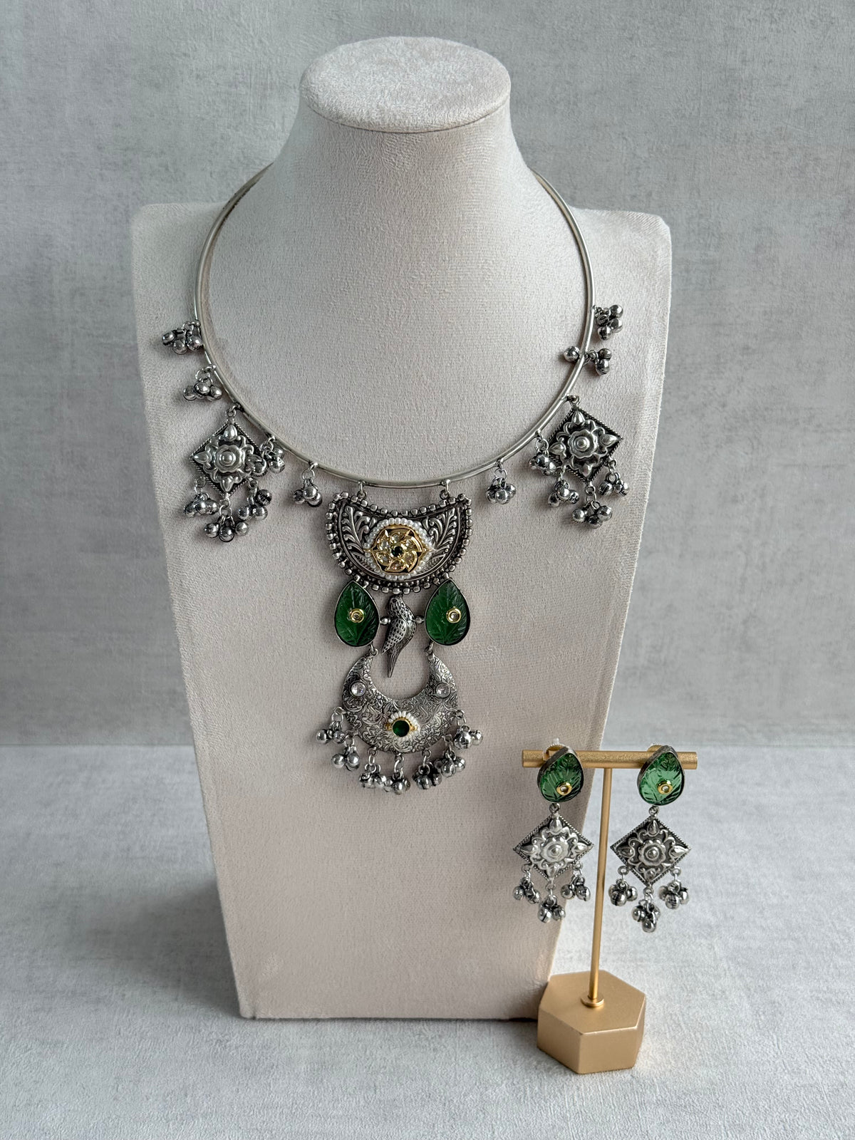 Ayura Designs Jiyana Collar Necklace Set – Leaf Green Carved Teardrop Stones & Oxidised Silver Finish
