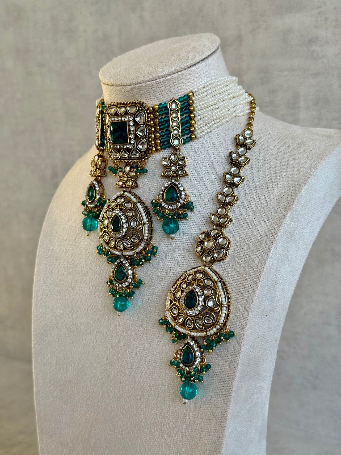 Ayura Designs Zarmeen Choker Set with Earrings & Tikka – Mirror-Cut Stones, Antique Gold Finish and Teal Green Beads