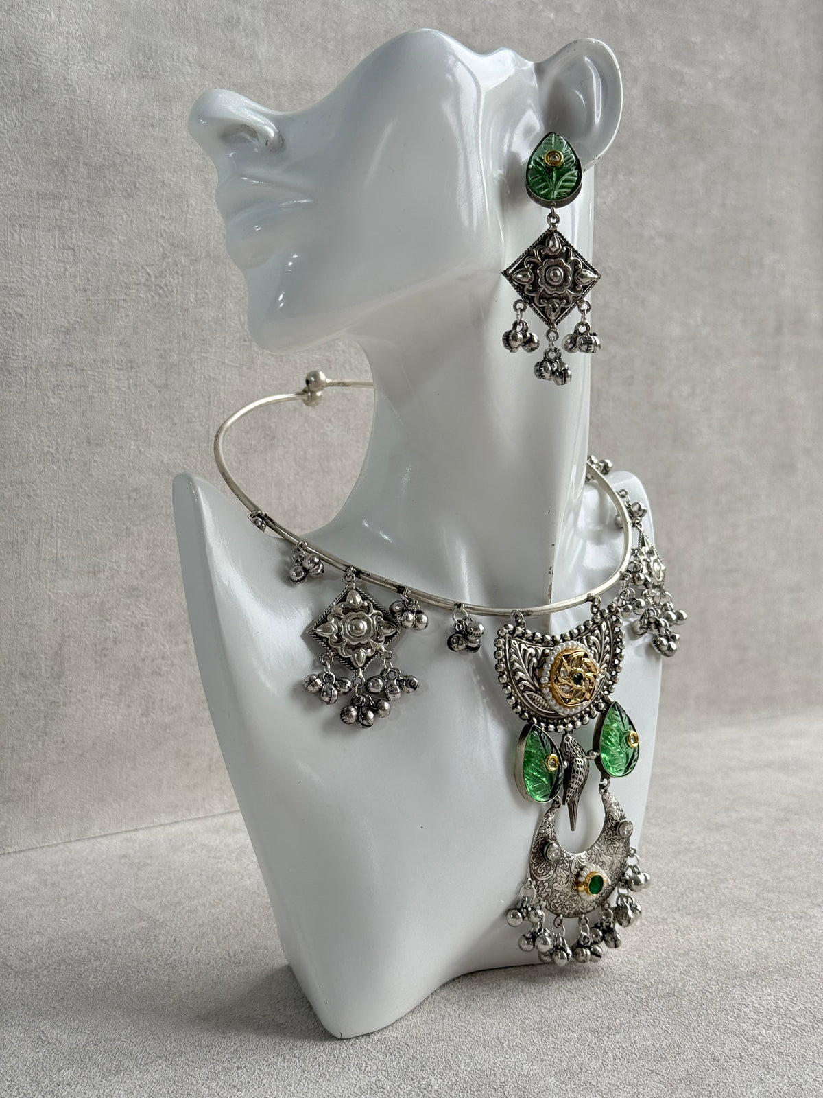 Ayura Designs Jiyana Collar Necklace Set – Leaf Green Carved Teardrop Stones & Oxidised Silver Finish