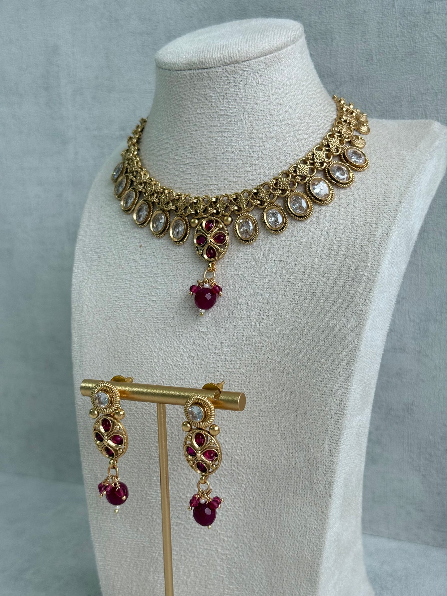 Ayura Designs Perniya Set with Necklace & Earrings – Mirror-Cut Stones with Rani Pink Accents in Antique Gold Finish