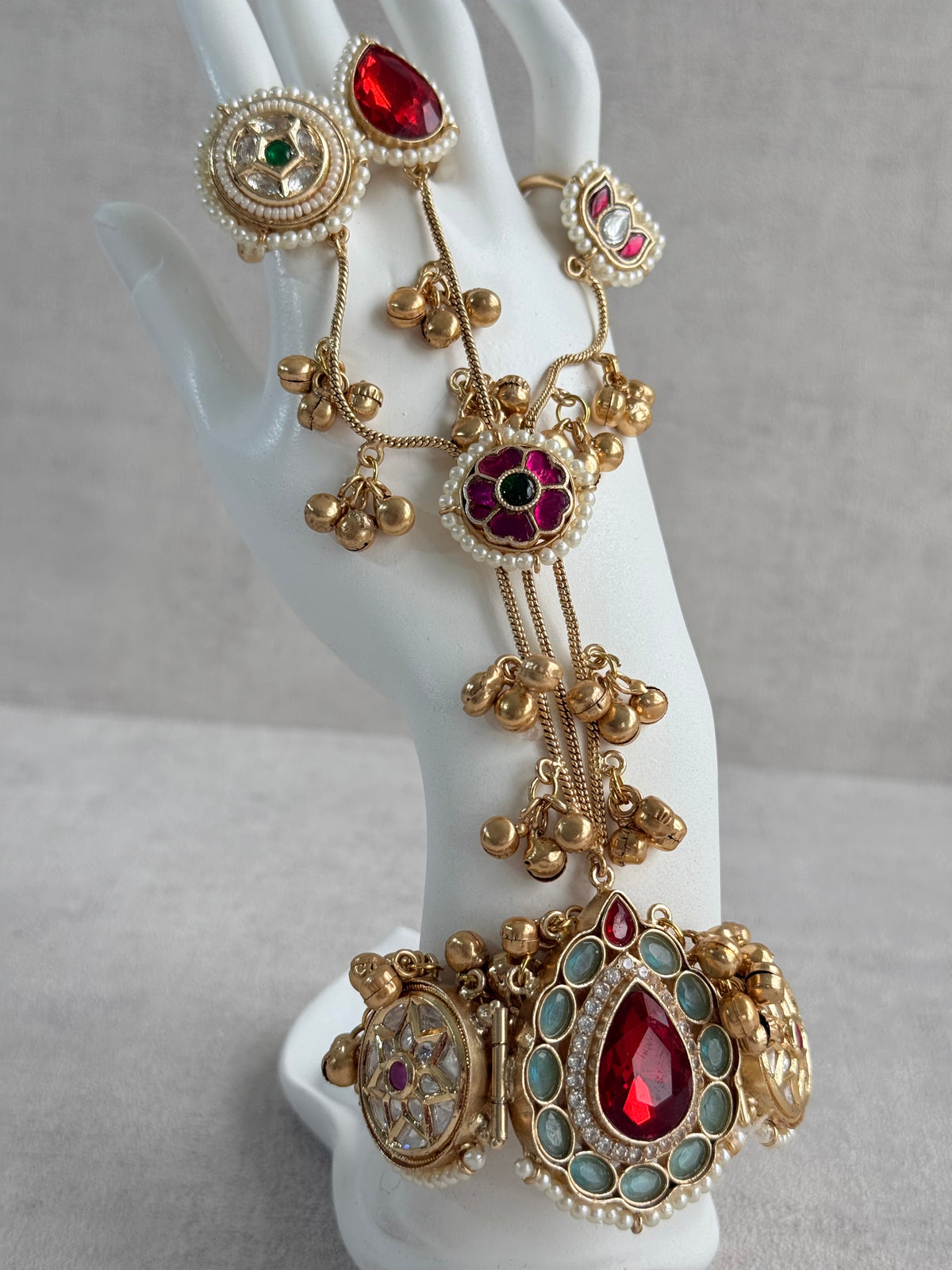 Ayura Designs Ekavira Haathphool Set of 2 – Kundan Style Hand Harness with Ruby Red, Rani Pink & Green Stones, Ghungroo Detailing & Pearls