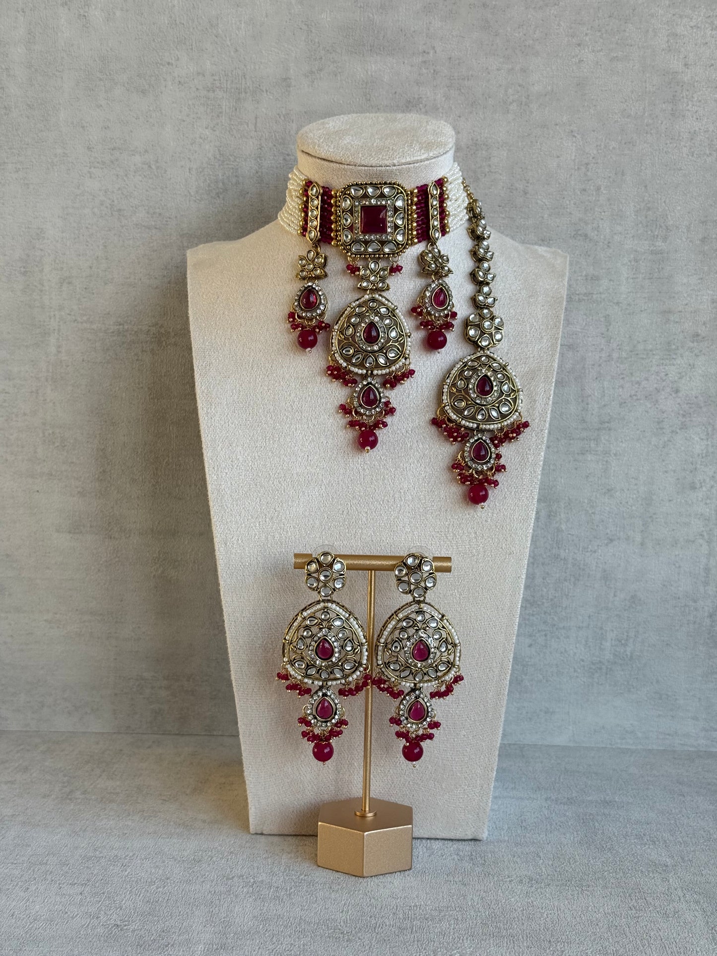 Ayura Designs Zarmeen Choker Set with Earrings & Tikka – Mirror-Cut Stones, Antique Gold Finish and Fuchsia Beads