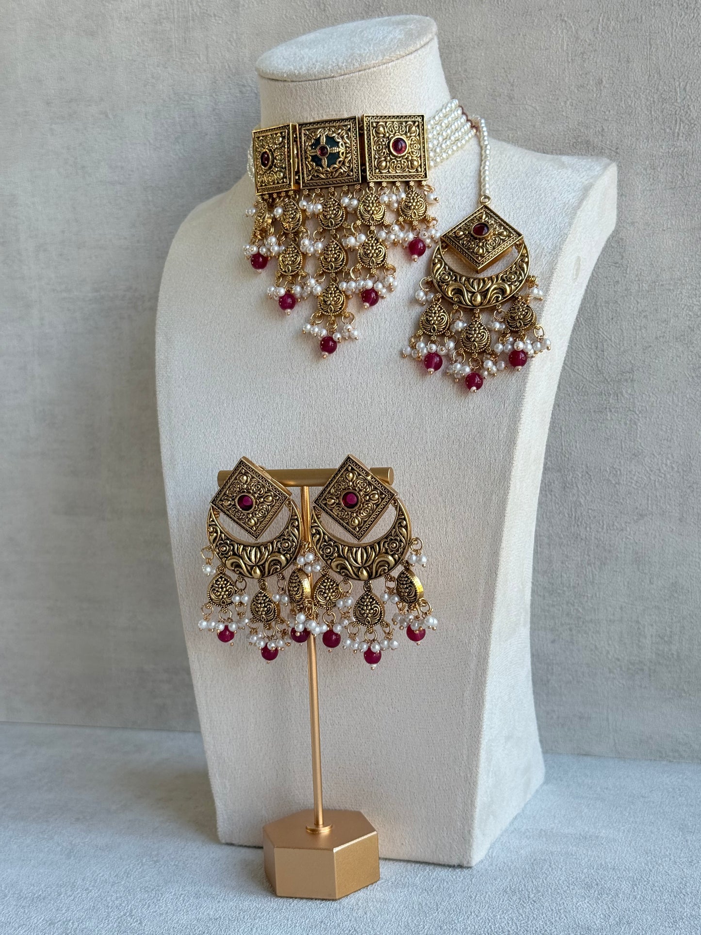 Ayura Designs Samera Choker Set with Earrings & Tikka – Rani Pink Beads, Pearl Detailing, Green Centre Stone, Floral Motifs & Antique Gold Finish