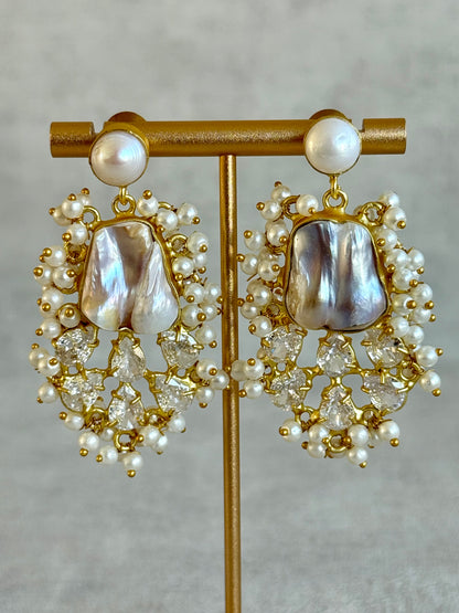 Ayura Designs Niamh Tikka Set – Grey Baroque Pearl & Crystal Cluster Detailing in Antique Gold
