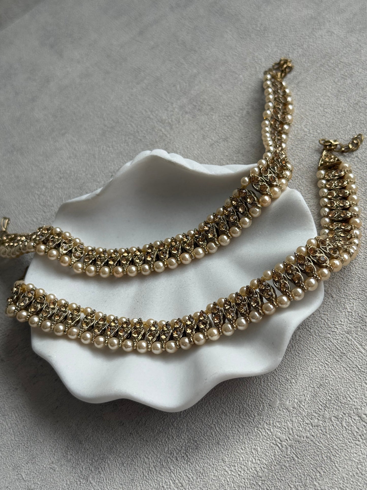 Ayura Designs Chandni Payals – Kundan Anklets with Ivory Pearls & Antique Gold Finish
