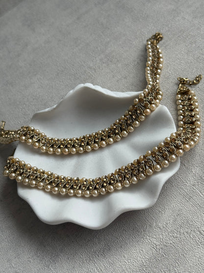 Ayura Designs Chandni Payals – Kundan Anklets with Ivory Pearls & Antique Gold Finish