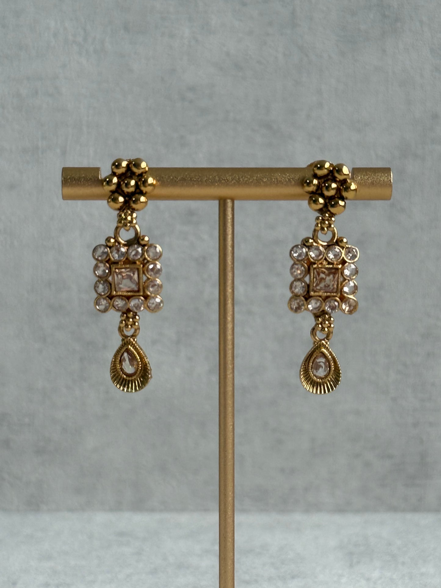 Ayura Designs Yashna Set – Necklace & Earrings with Champagne Kundan and Pearl Detailing in Antique Gold Finish