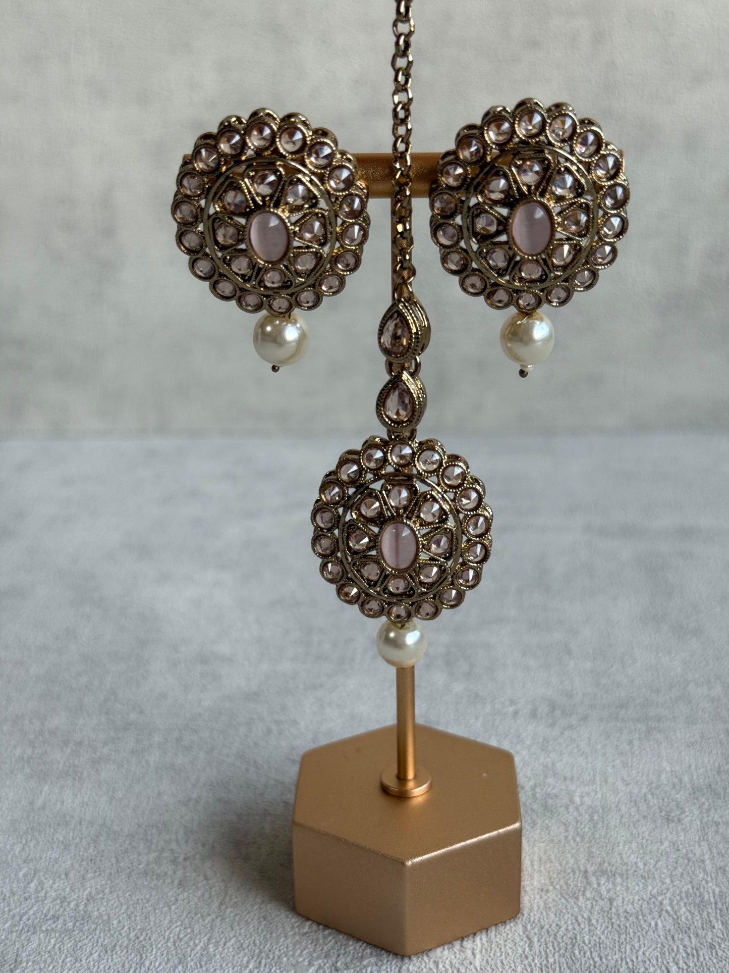 Ayura Designs Sania Set with Necklace, Earrings & Tikka – Mint & Blush Stones, Kundan Detailing & Antique Gold Finish