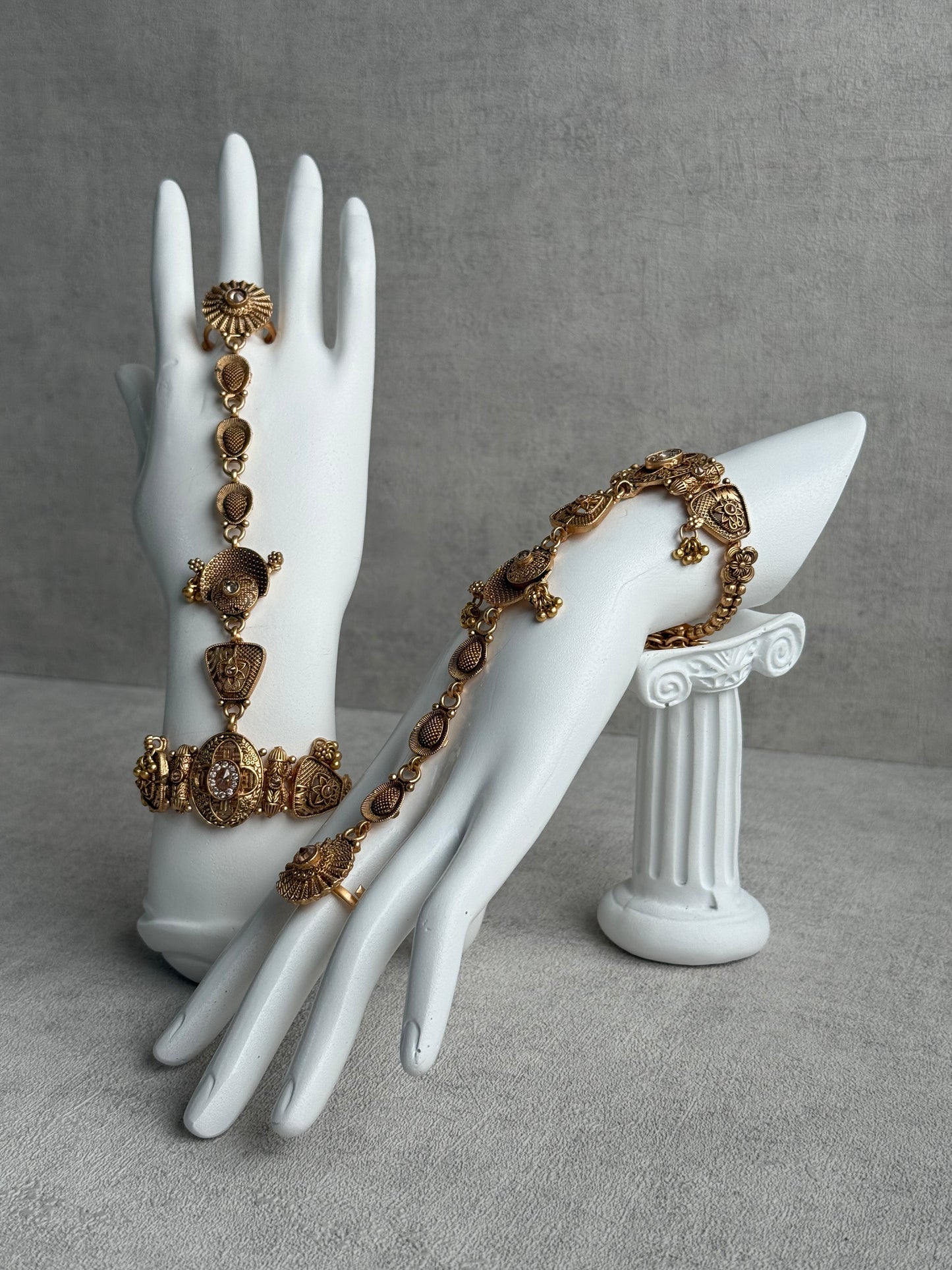 Ayura Designs Rewa Haathphool – Set of 2 Antique Gold Filigree Hand Ornament with Kundan Detailing