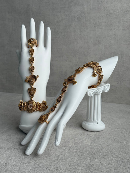 Ayura Designs Rewa Haathphool – Set of 2 Antique Gold Filigree Hand Ornament with Kundan Detailing