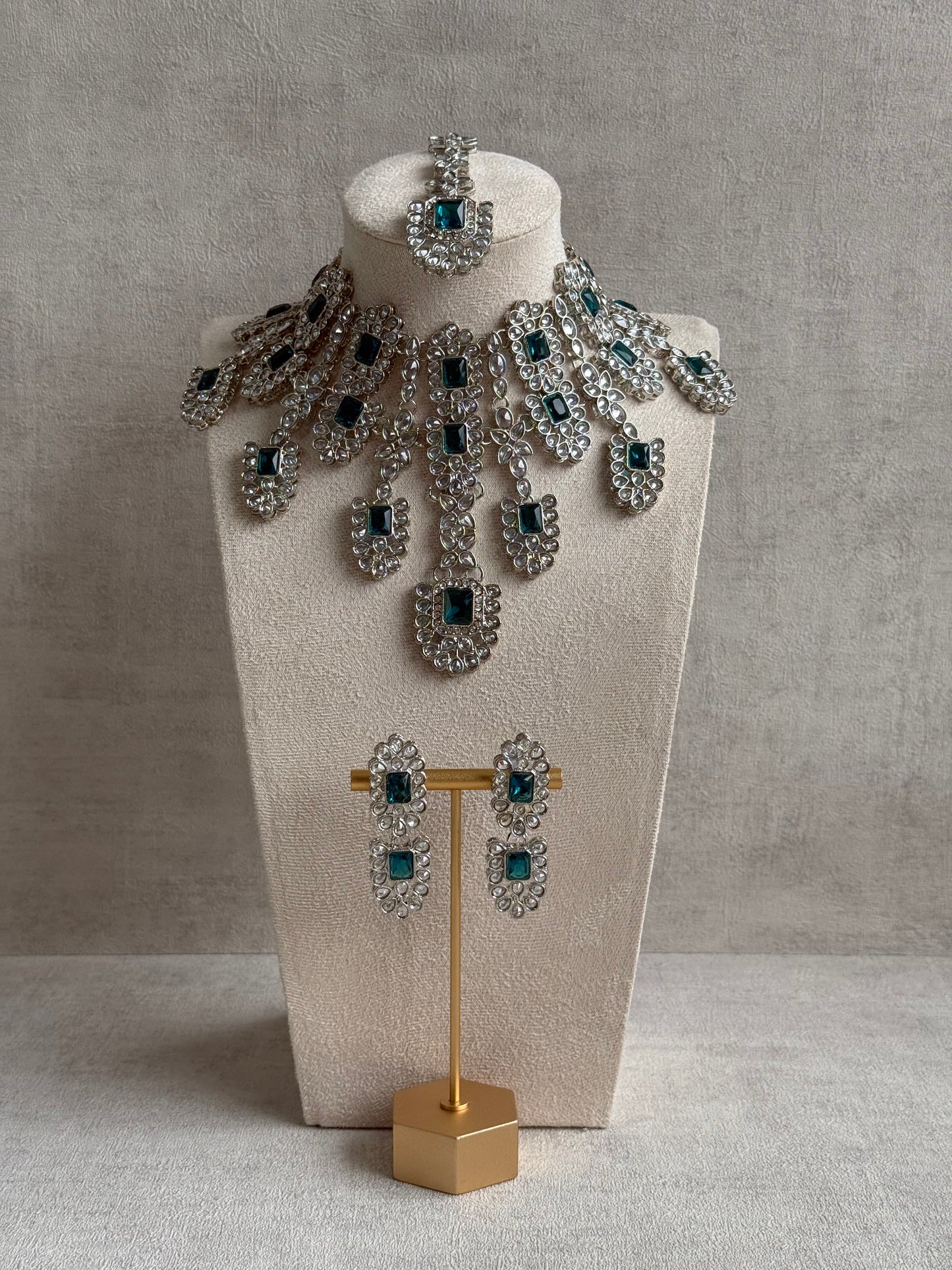 Ayura Designs Zinnia Set – Necklace, Earrings & Tikka with Teal Stones and Mirror-Cut Polki in Silver Finish