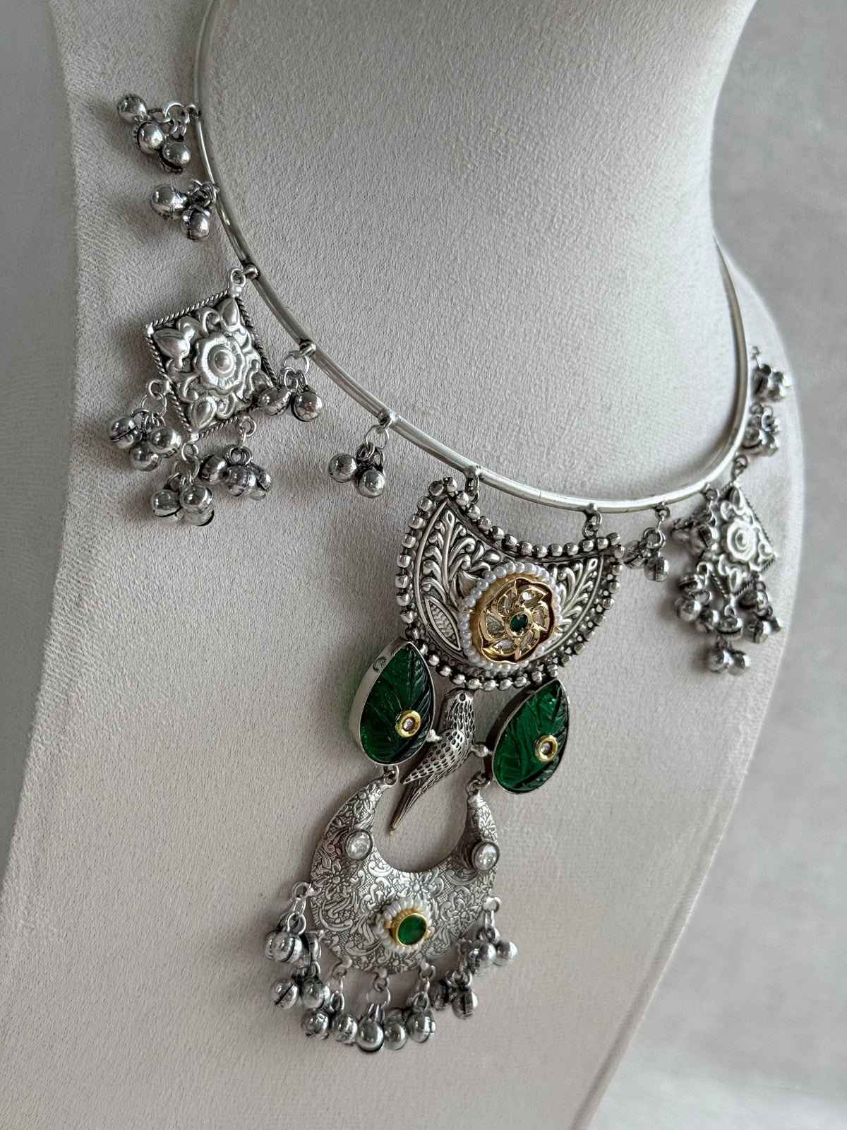 Ayura Designs Jiyana Collar Necklace Set – Emerald Green Carved Teardrop Stones & Oxidised Silver Finish