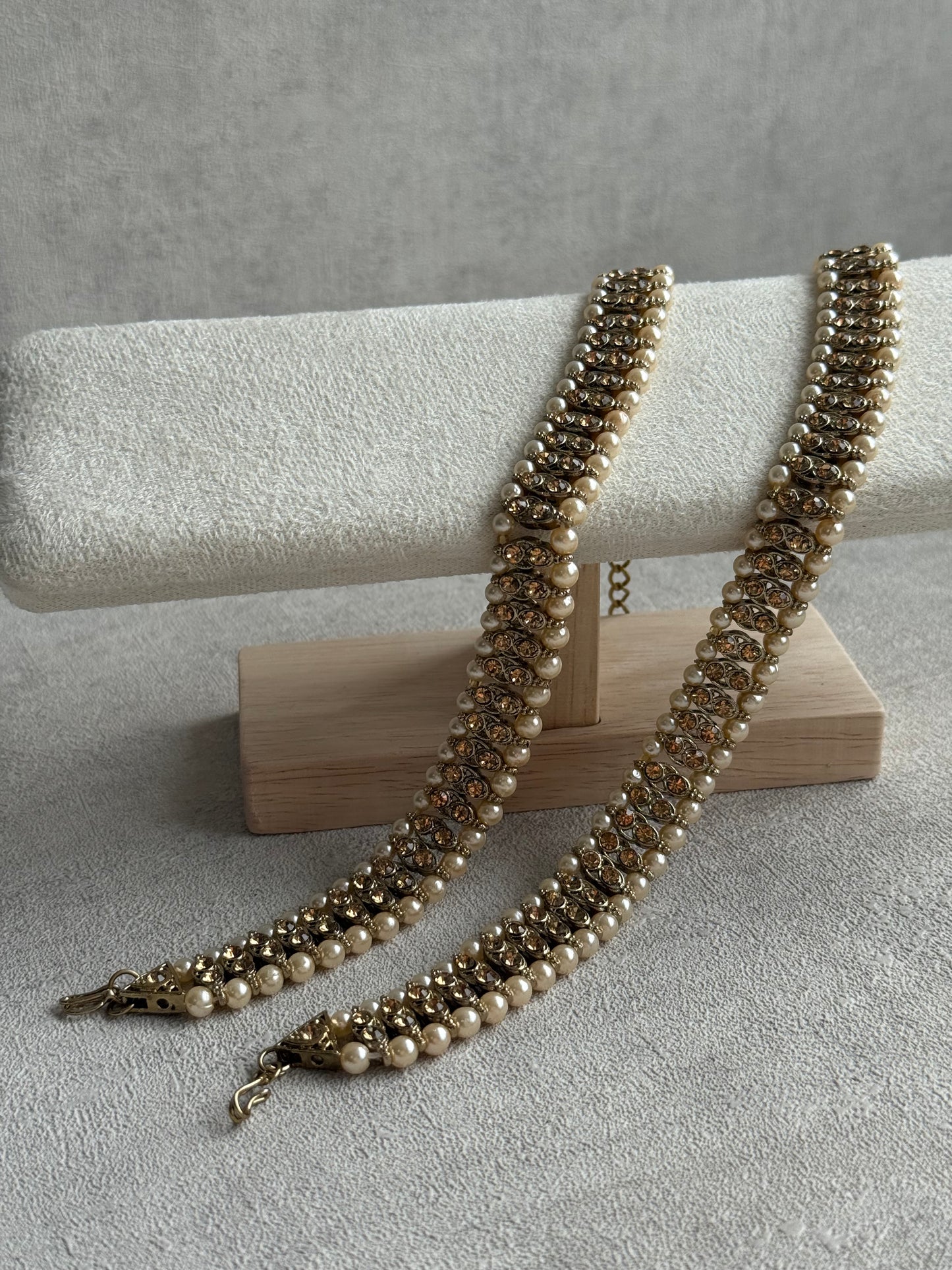 Ayura Designs Chandni Payals – Kundan Anklets with Ivory Pearls & Antique Gold Finish