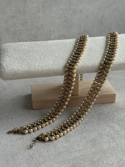 Ayura Designs Chandni Payals – Kundan Anklets with Ivory Pearls & Antique Gold Finish