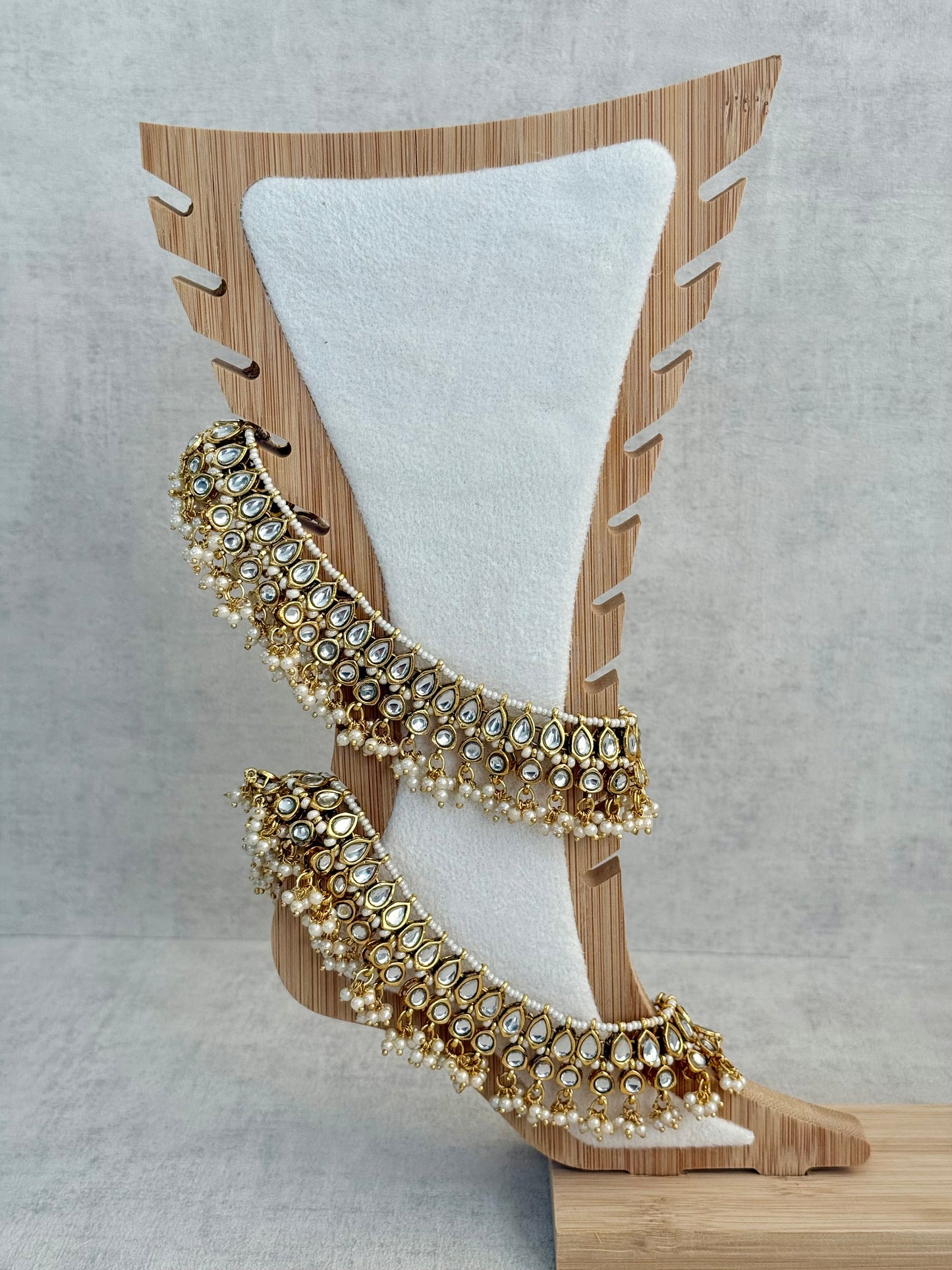 Ayura Designs Zanzi Payals – Kundan Teardrop Anklets with Pearl Cluster Detailing