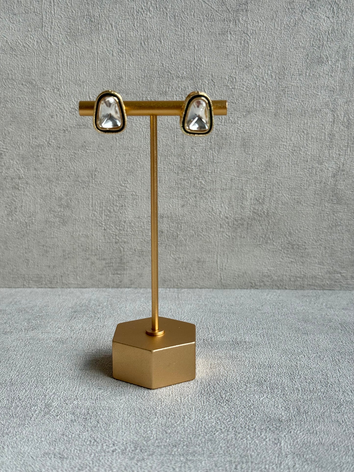 Ayura Designs Luna Set with Stud Earrings – Kundan-Style Mirror-Cut Stones & Antique Gold Finish