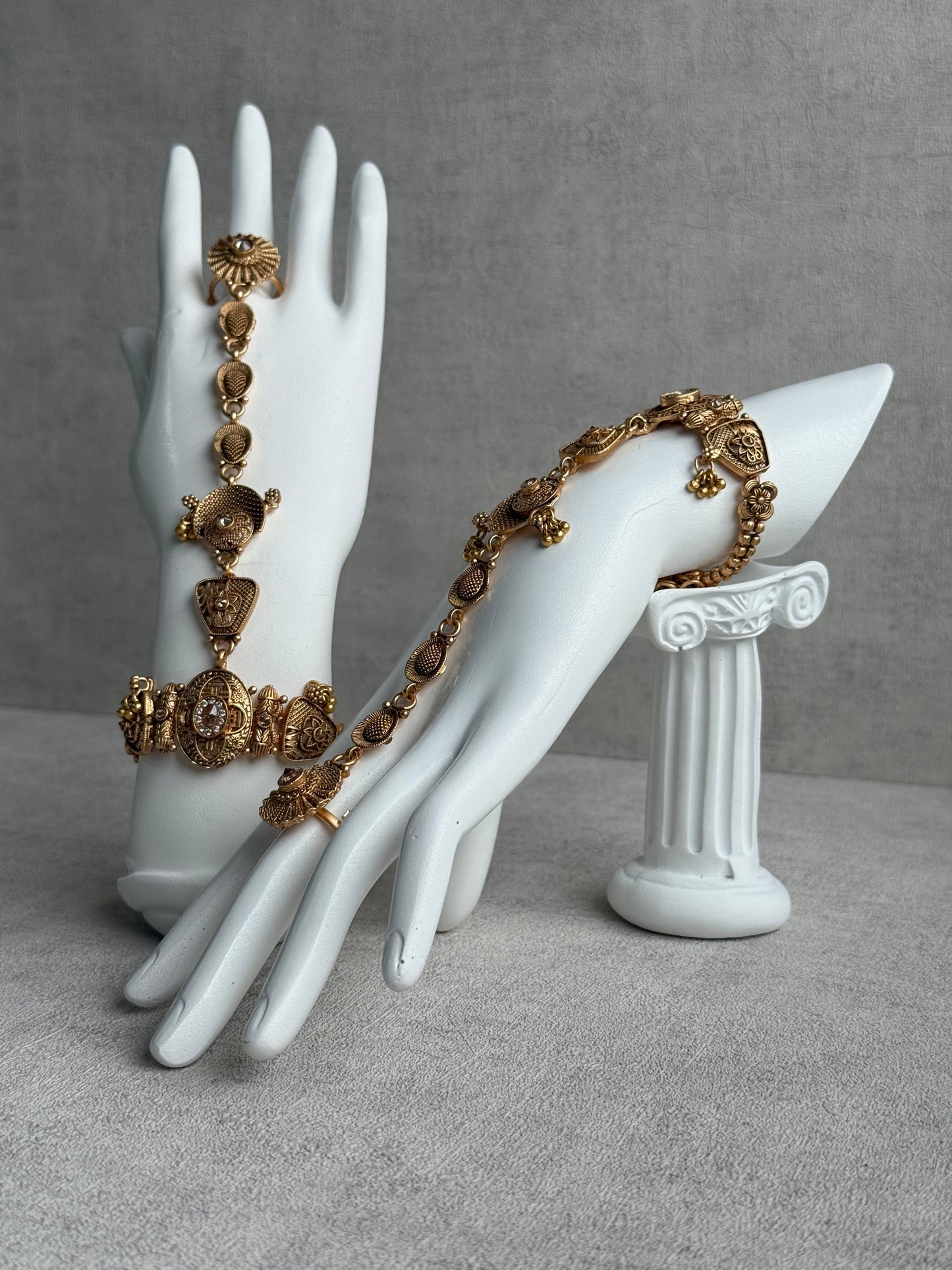 Ayura Designs Rewa Haathphool – Set of 2 Antique Gold Filigree Hand Ornament with Kundan Detailing