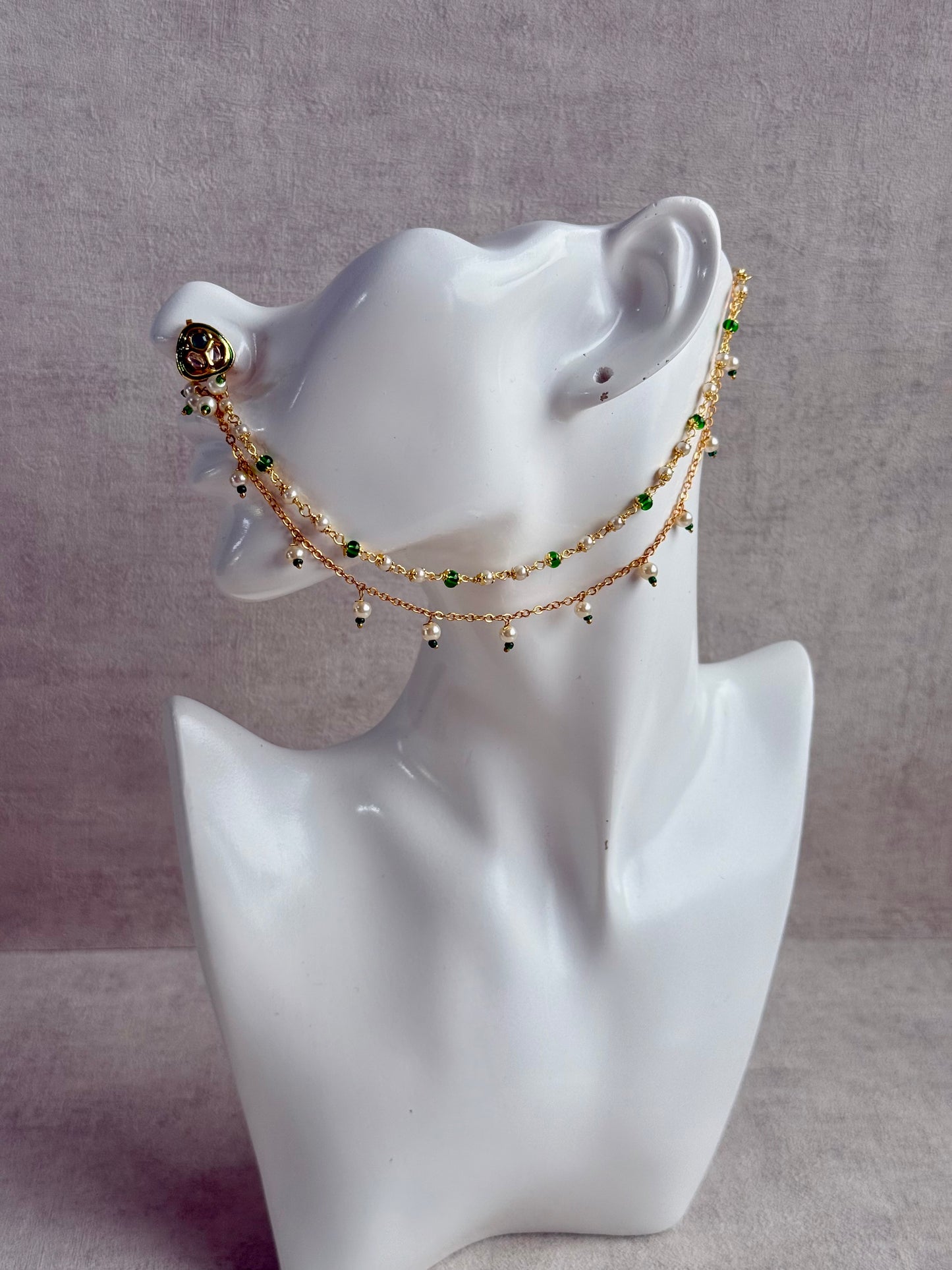 Ayura Designs Fakira Nose Ring – Kundan-Style Detailing with Emerald & Pearl Chain