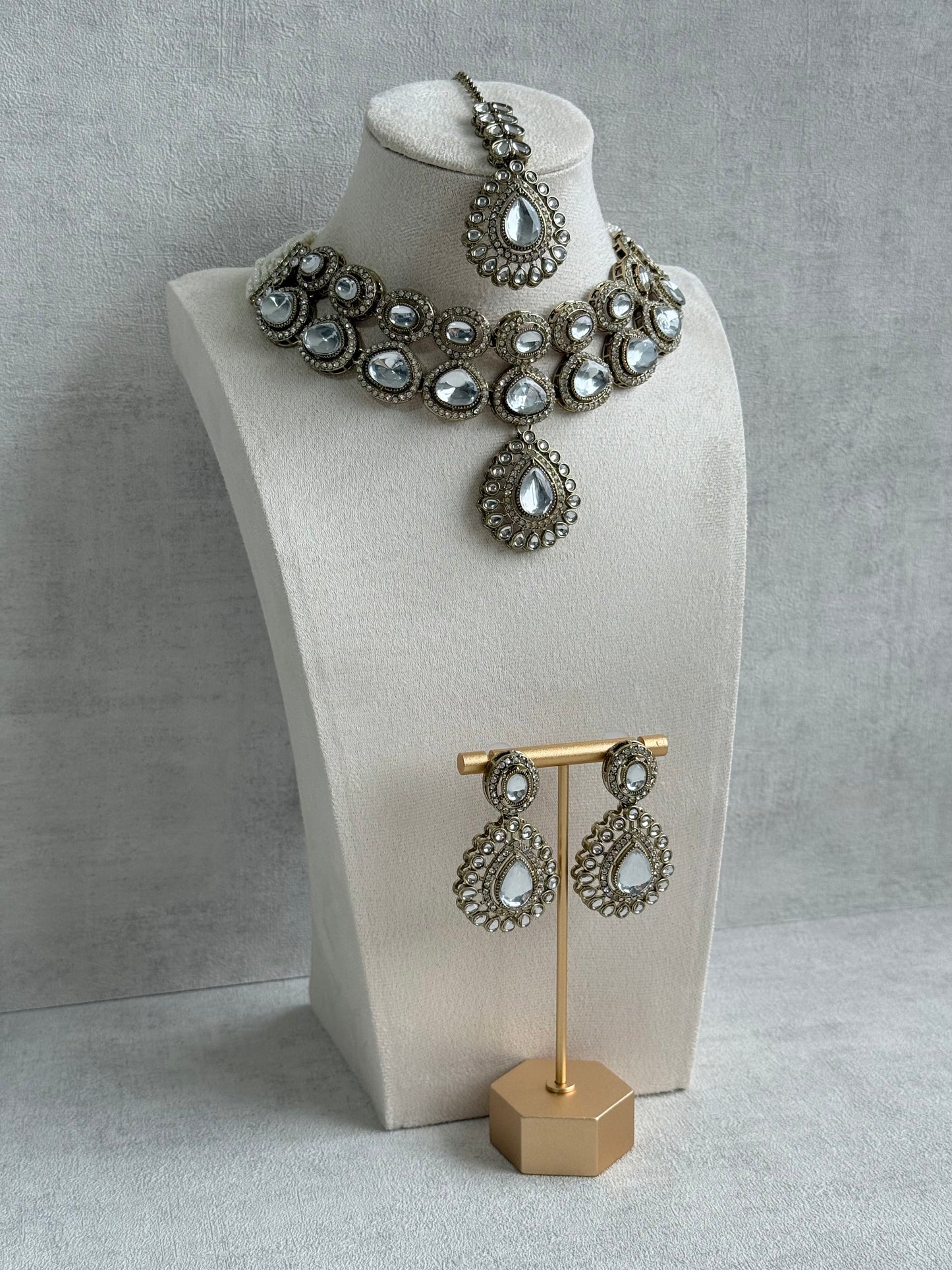 Ayura Designs Tamara Set with Necklace, Earrings & Tikka – All Mirror-Cut Stones with Kundan Detailing in Antique Gold Finish