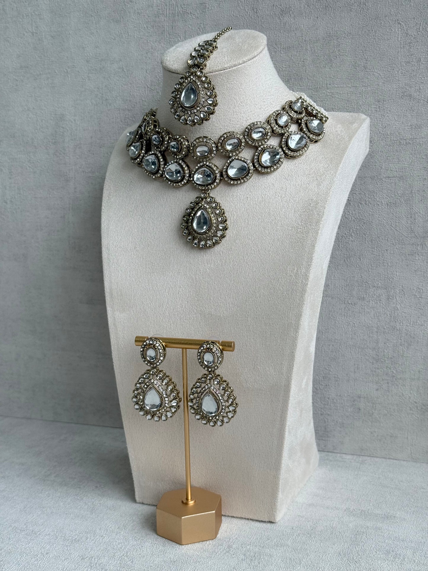 Ayura Designs Tamara Set with Necklace, Earrings & Tikka – All Mirror-Cut Stones with Kundan Detailing in Antique Gold Finish