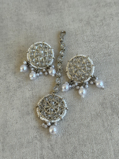 Ayura Designs Ifrah Tikka Set with Studs – Mirror-Cut Stones, Pearls & Antique Silver Finish