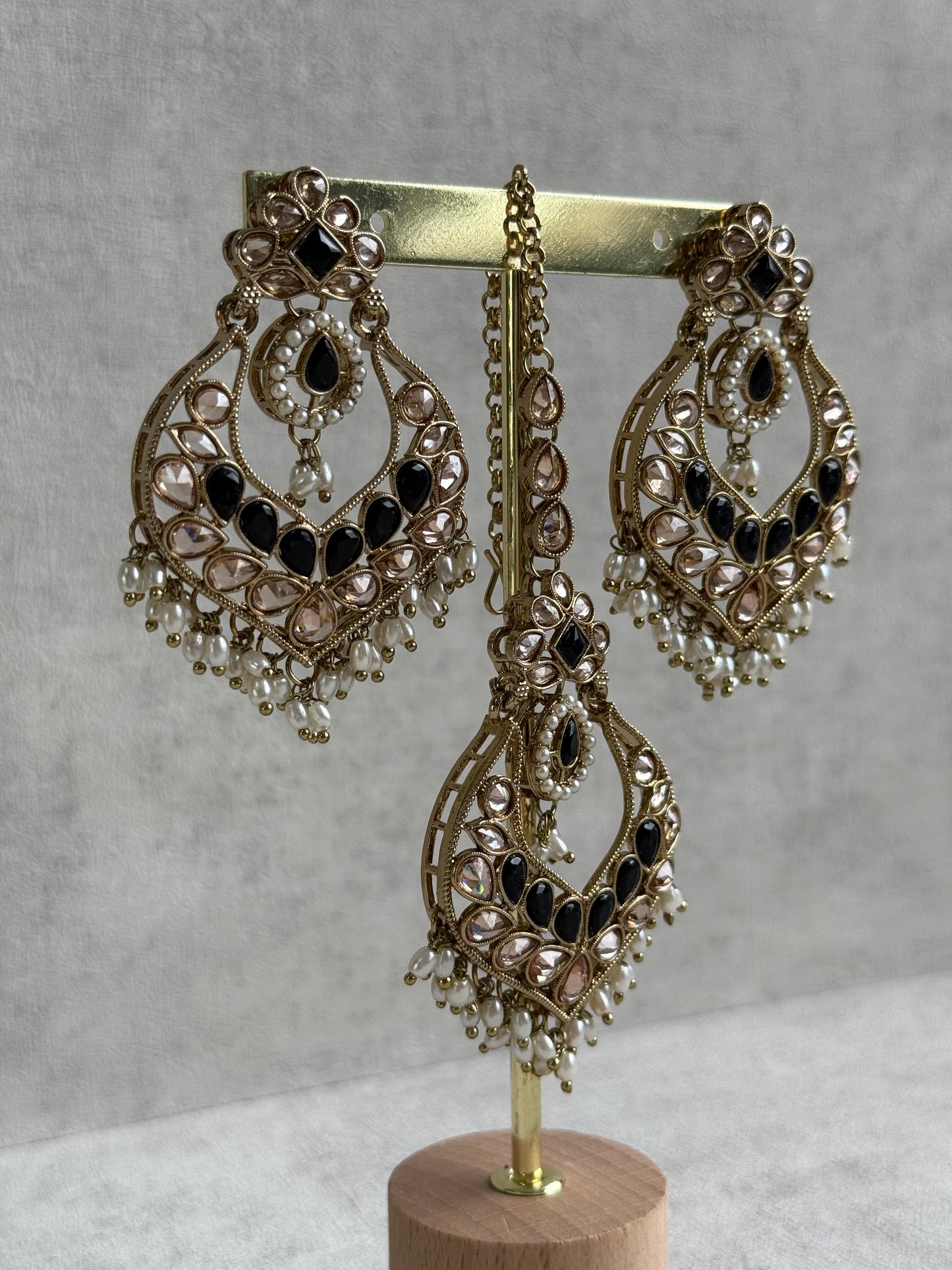 Ayura Designs Damini Tikka Set – Mirror-Cut Kundan Earrings & Tikka with Black Enamel and Pearl Detailing