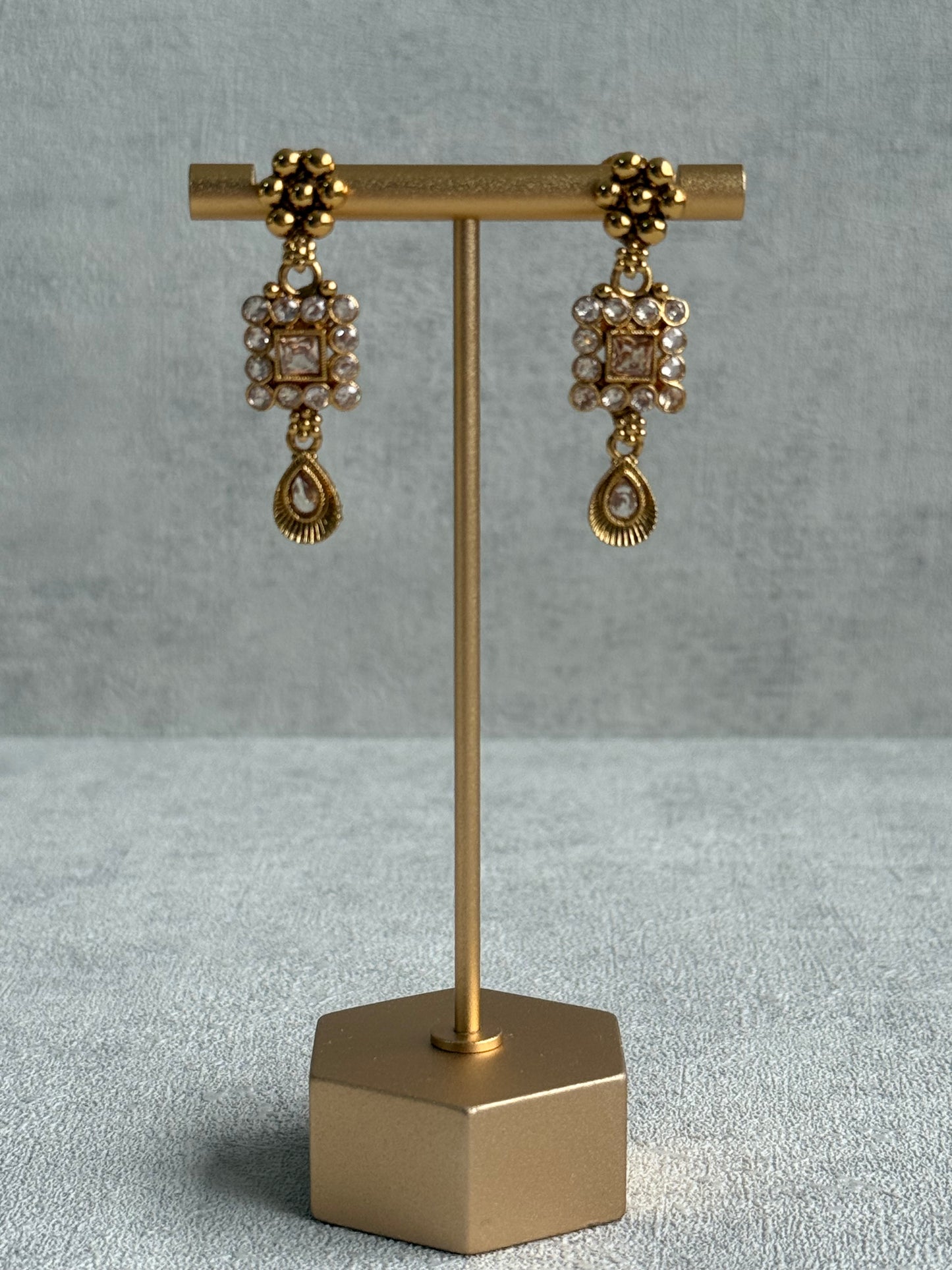 Ayura Designs Yashna Set – Necklace & Earrings with Champagne Kundan and Pearl Detailing in Antique Gold Finish