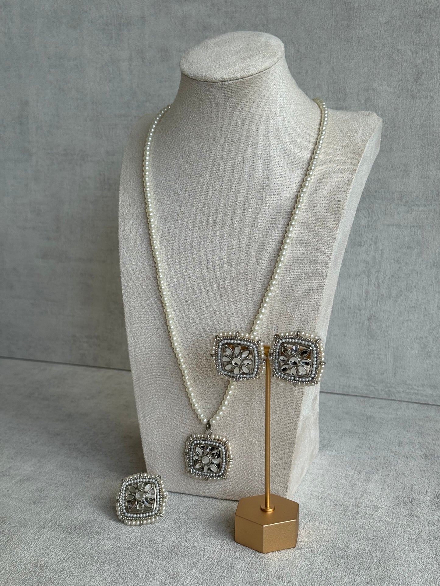 Ayura Designs Roma Pendant Set with Studs & Ring – Silver Beads, Mirror-Cut Polki & Pearl Detailing