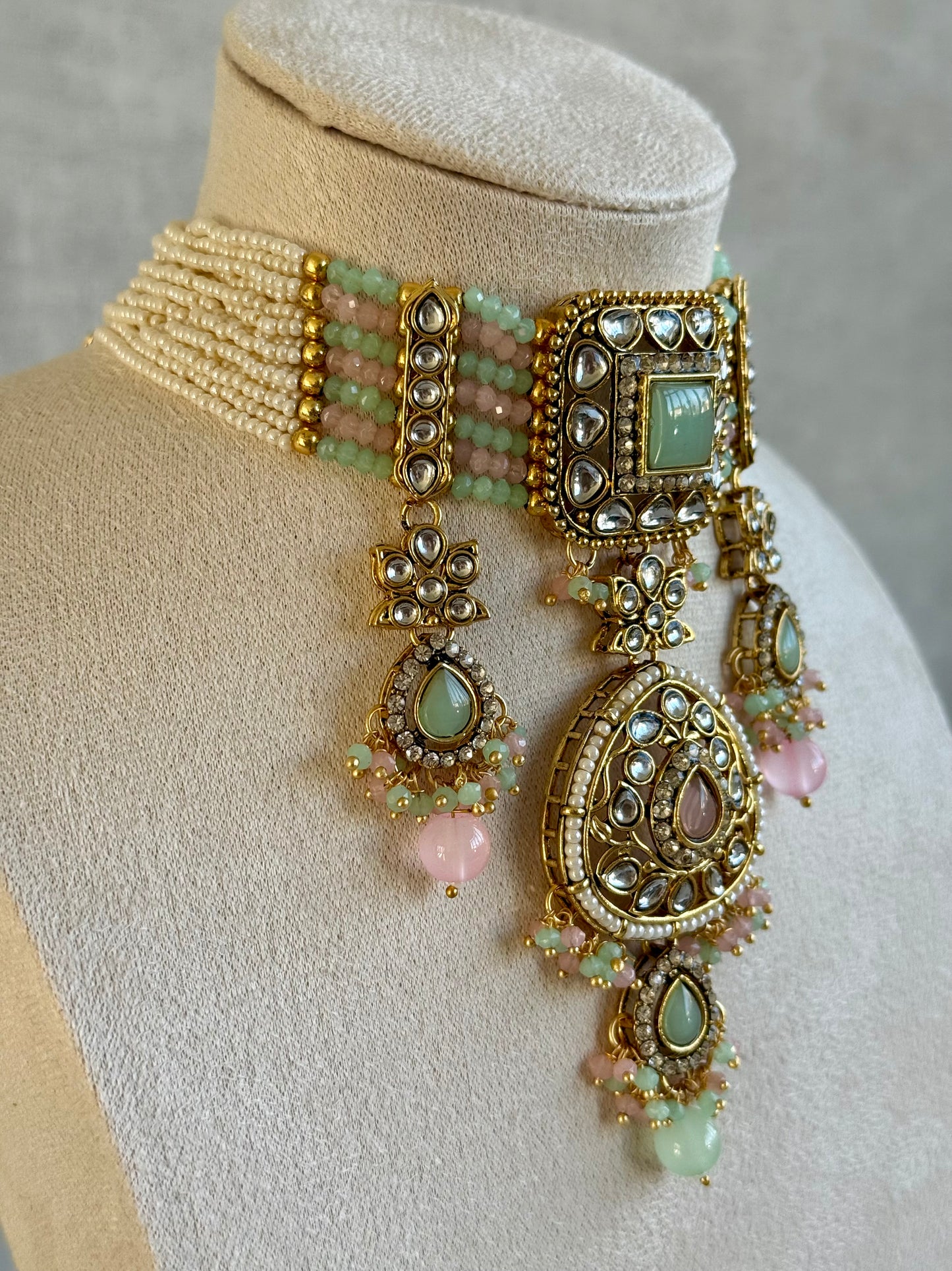 Ayura Designs Zarmeen Choker Set with Earrings & Tikka – Mirror-Cut Stones, Antique Gold Finish and Blush-Mint Beads