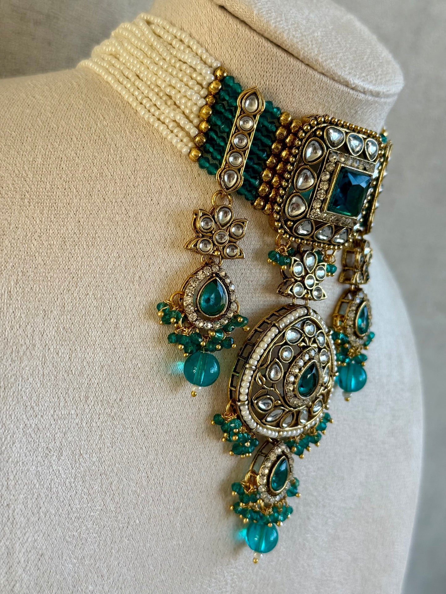 Ayura Designs Zarmeen Choker Set with Earrings & Tikka – Mirror-Cut Stones, Antique Gold Finish and Teal Green Beads