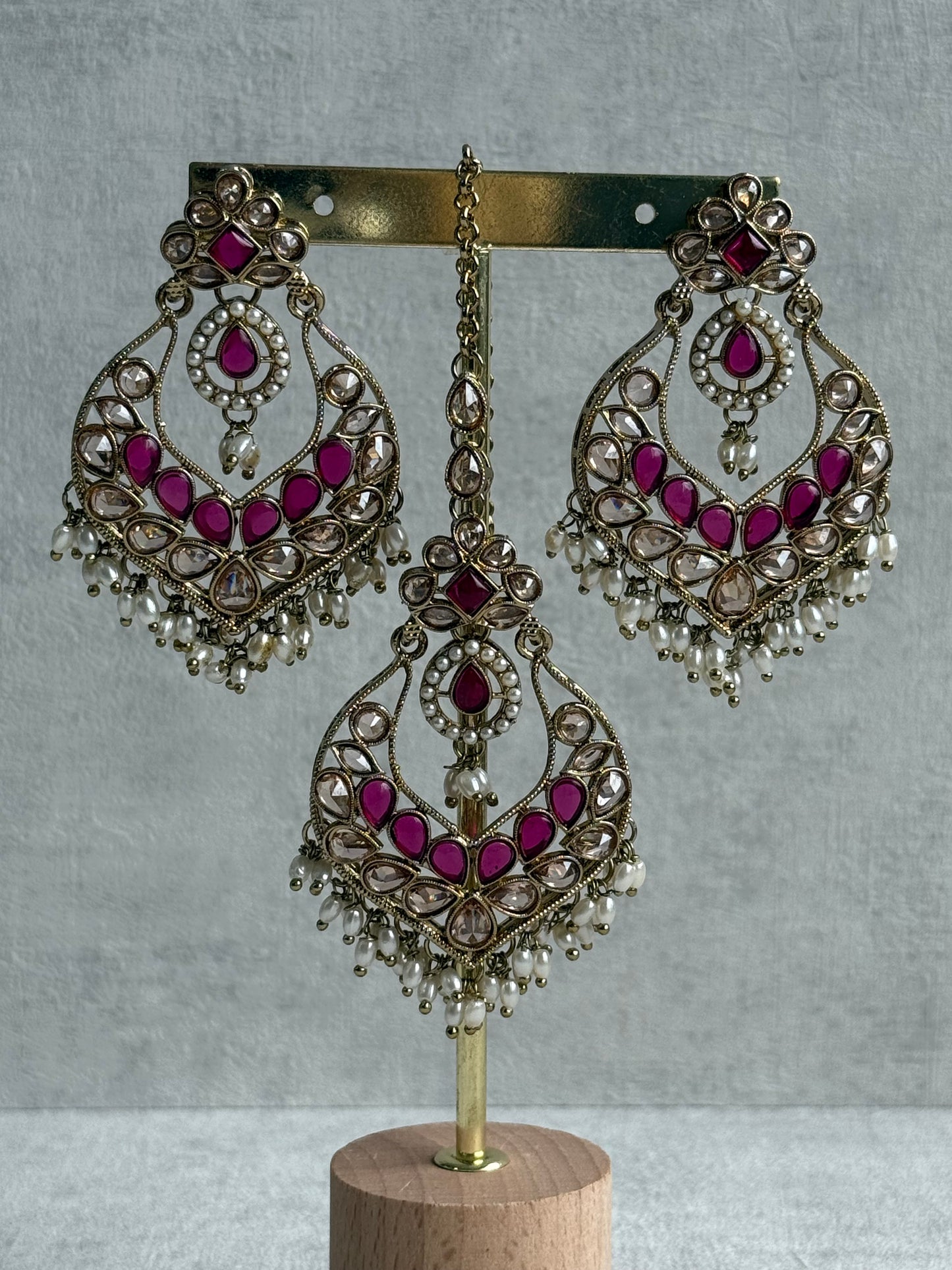 Ayura Designs Damini Tikka Set – Mirror-Cut Kundan Earrings & Tikka with Pink Enamel and Pearl Detailing