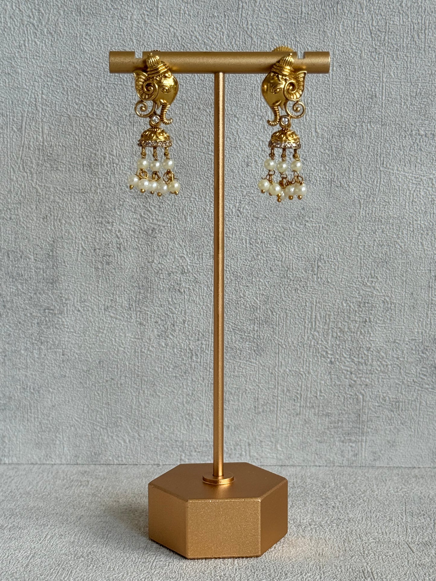 Ayura Designs Wadha Collar Necklace Set with Earrings – Gold Elephant Pendant & Emerald Green Stone Detailing