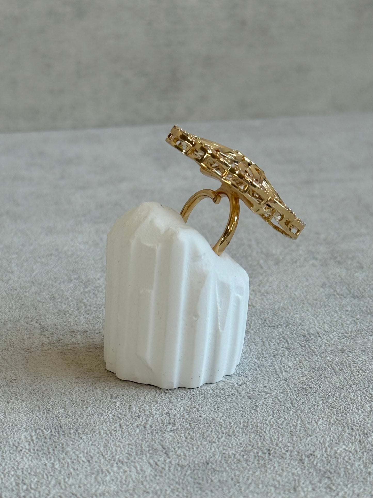 Ayura Designs Elisa Adjustable Ring – Moissanite Floral Ring with Mint Green Centre & Crystal Border