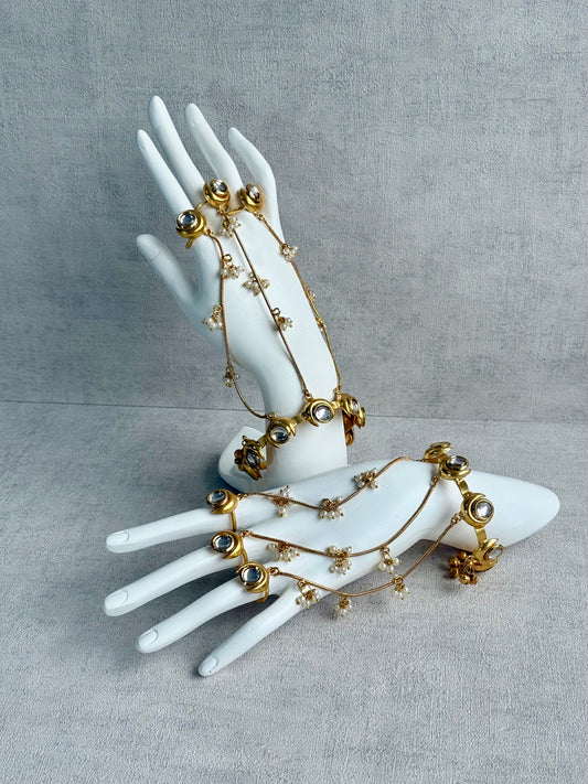 Ayura Designs Chand Haathphool – Antique Gold Hand Harness with Kundan-Style Mirror-Cut Stones & Pearl Detailing