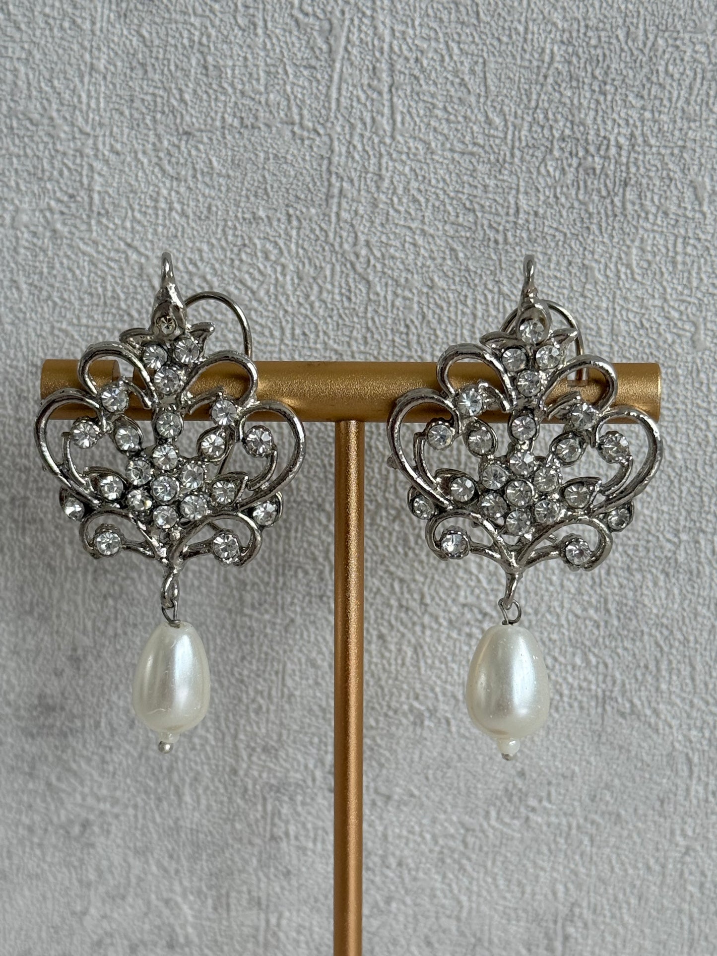 Ayura Designs Alina Choker Set with Earrings & Tikka – Silver Crystal Floral Choker with Pearl Drops
