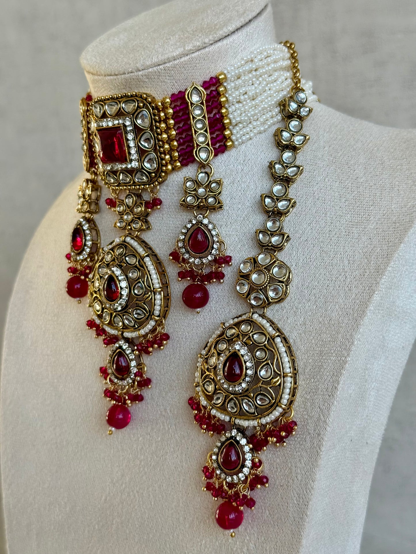 Ayura Designs Zarmeen Choker Set with Earrings & Tikka – Mirror-Cut Stones, Antique Gold Finish and Fuchsia Beads
