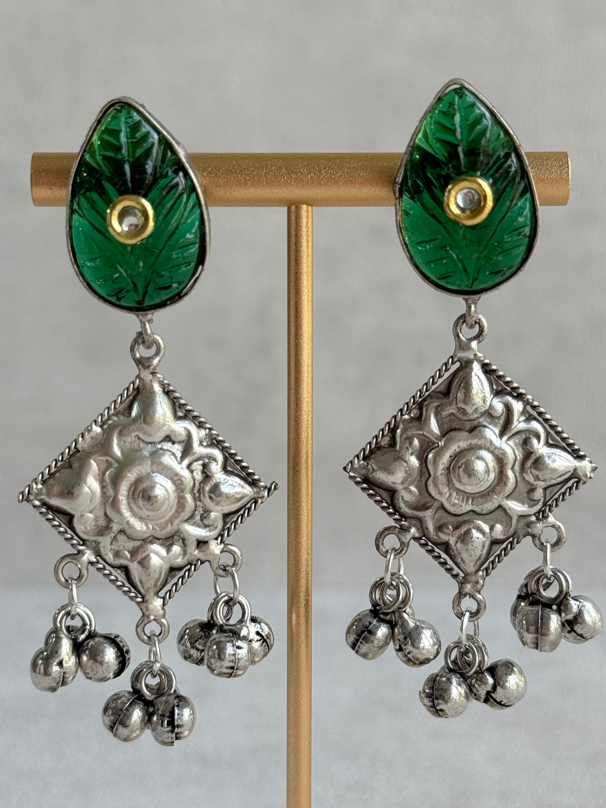 Ayura Designs Jiyana Collar Necklace Set – Emerald Green Carved Teardrop Stones & Oxidised Silver Finish