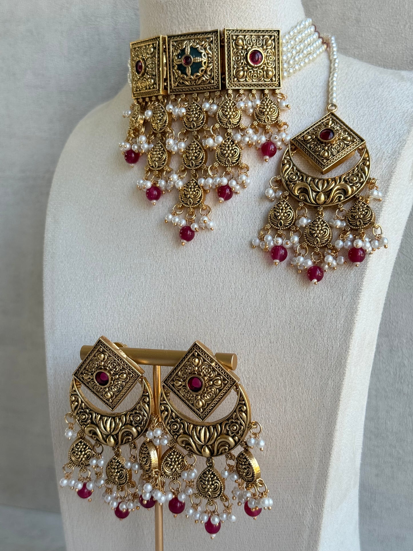 Ayura Designs Samera Choker Set with Earrings & Tikka – Rani Pink Beads, Pearl Detailing, Green Centre Stone, Floral Motifs & Antique Gold Finish
