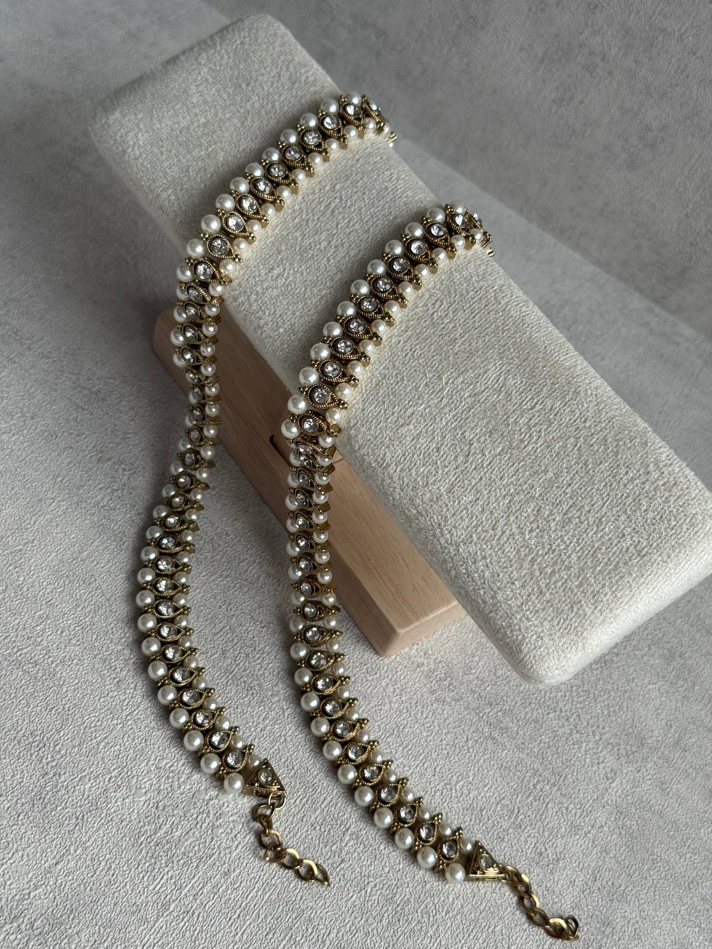 Ayura Designs Chandni Payals – Kundan Anklets with White Pearls & Antique Gold Finish