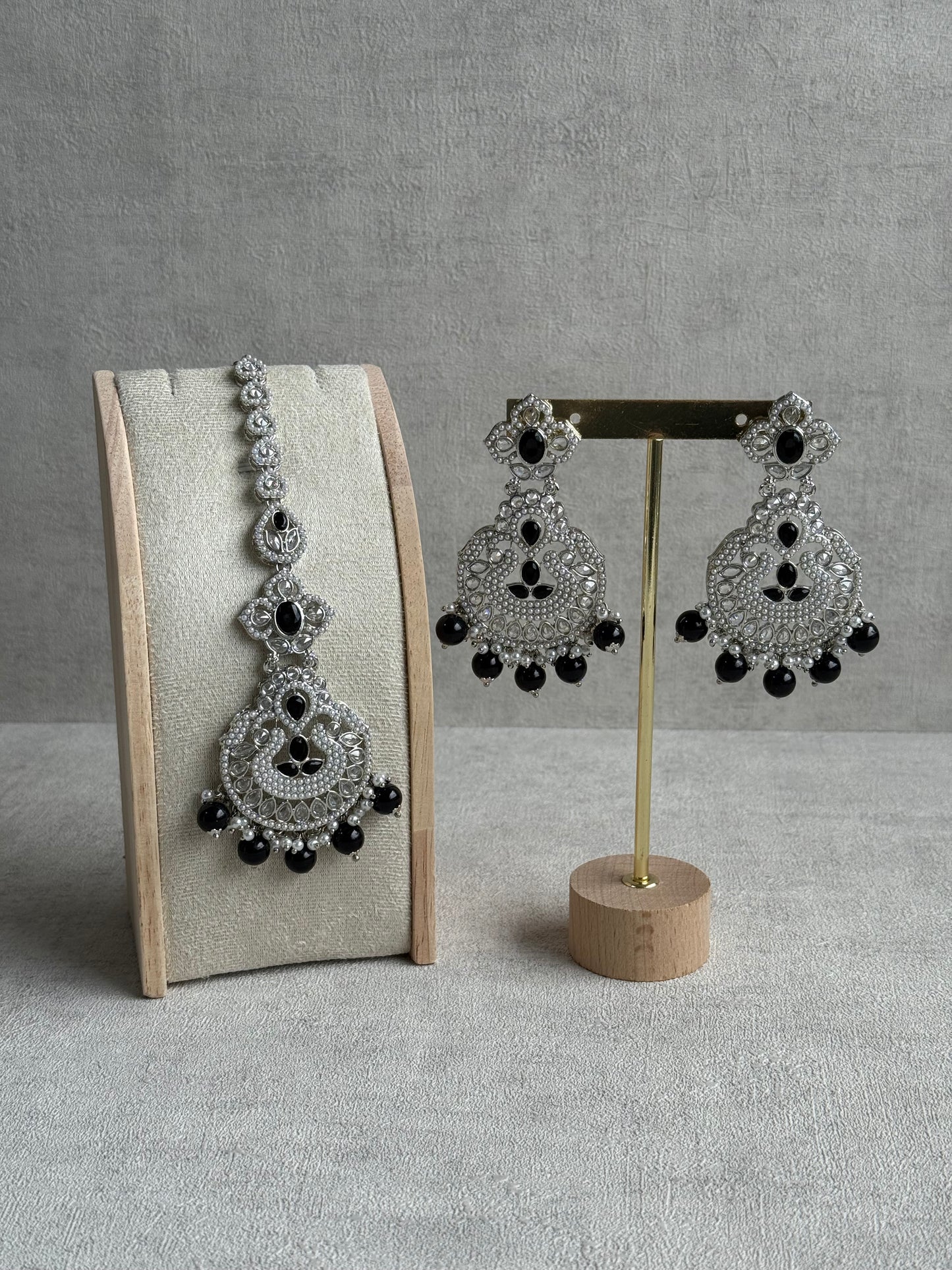 Ayura Designs Zarlish Set – Choker, Earrings & Tikka with Mirror-Cut Stones, Black & White Beads & Silver Finish