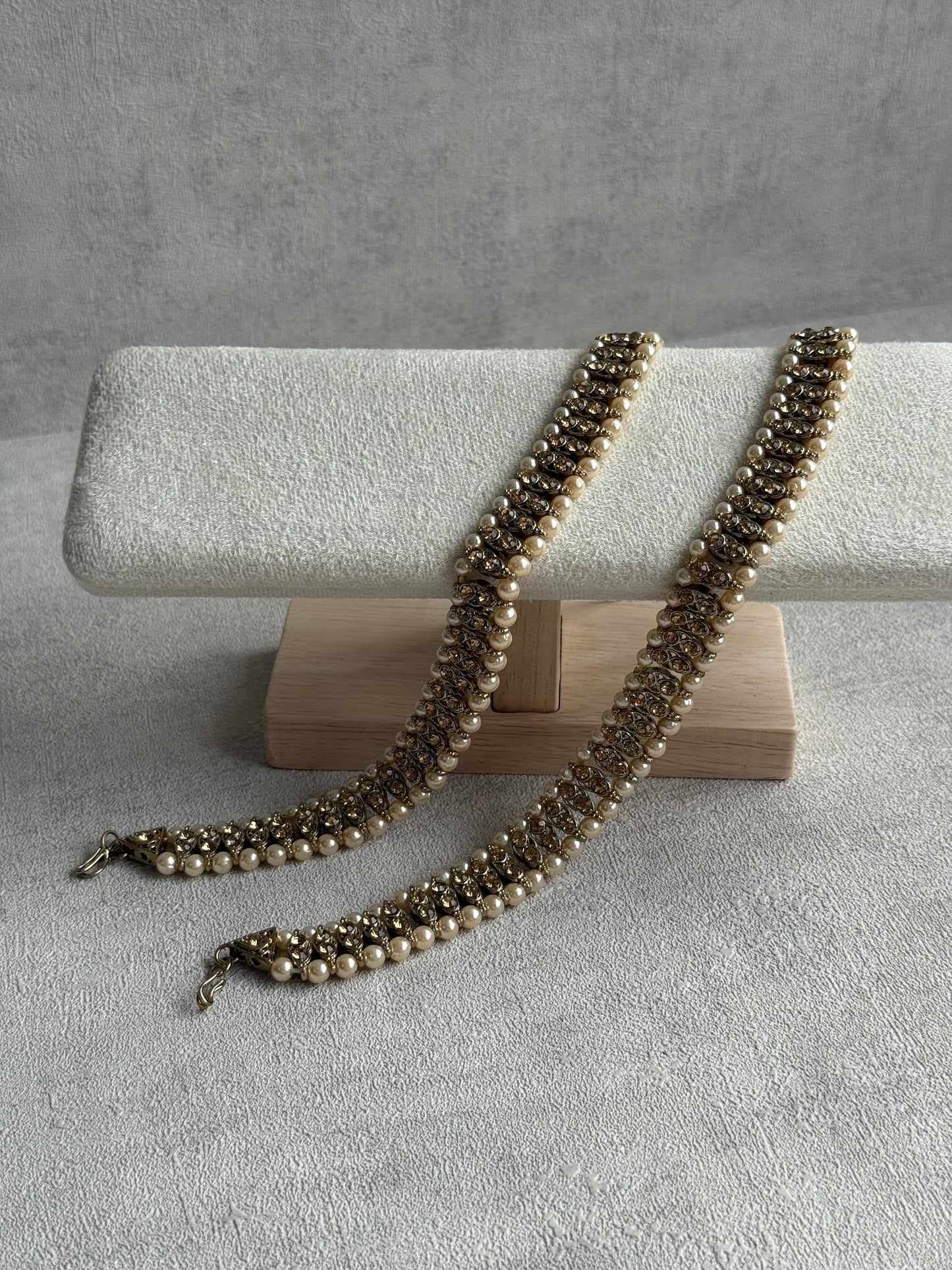 Ayura Designs Chandni Payals – Kundan Anklets with Ivory Pearls & Antique Gold Finish