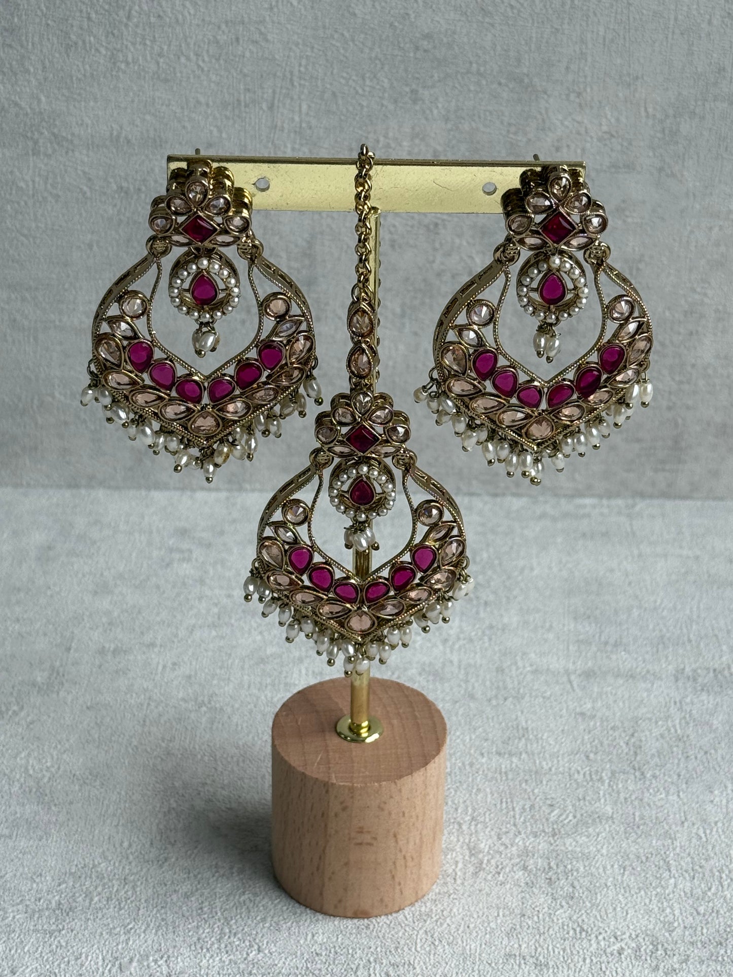 Ayura Designs Damini Tikka Set – Mirror-Cut Kundan Earrings & Tikka with Pink Enamel and Pearl Detailing